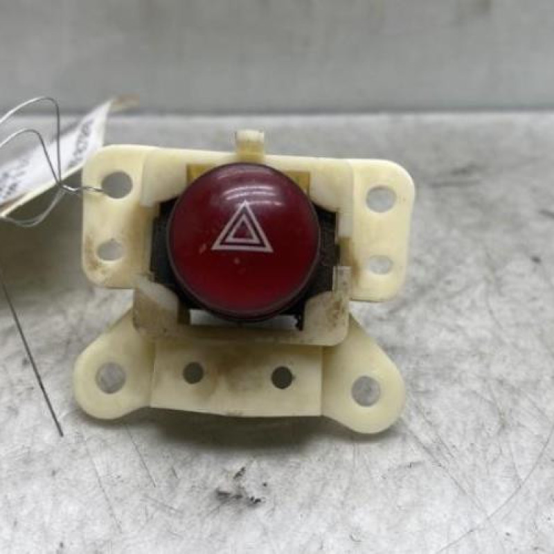 Bouton de warning MITSUBISHI L 200 3 Photo n°1