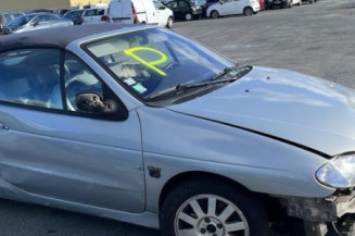 Poignee interieur avant gauche RENAULT MEGANE 1