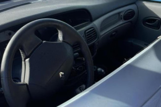 Poignee interieur avant gauche RENAULT MEGANE 1