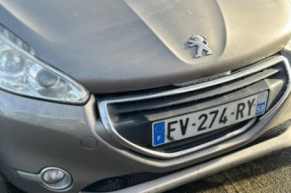 Vitre avant droit PEUGEOT 208 1