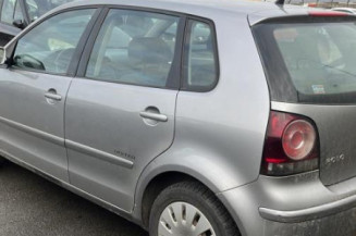 Serrure avant droit VOLKSWAGEN POLO 4