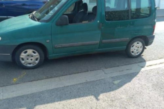 Pare boue avant gauche CITROEN BERLINGO 1