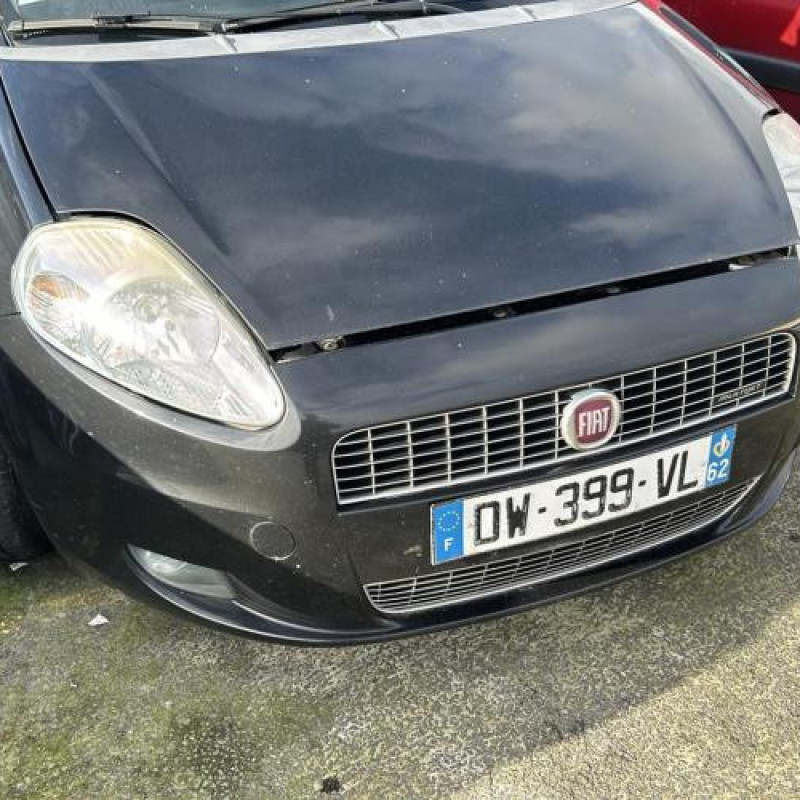 Verin de coffre FIAT GRANDE PUNTO Photo n°15