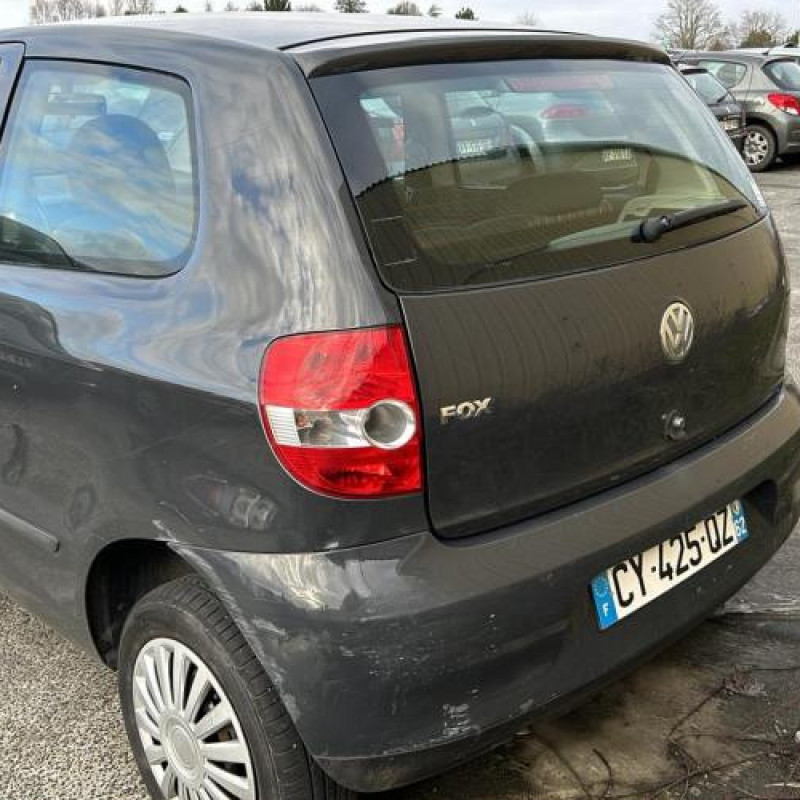 Pare choc arriere VOLKSWAGEN FOX Photo n°14