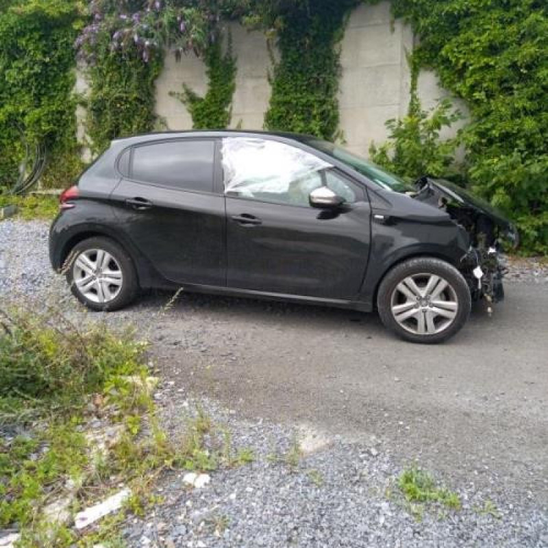 Vitre arriere droit PEUGEOT 208 1 Photo n°9