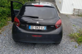 Vitre arriere droit PEUGEOT 208 1