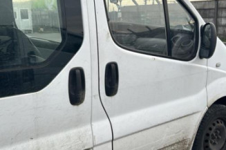 Poignee porte laterale gauche RENAULT TRAFIC 2