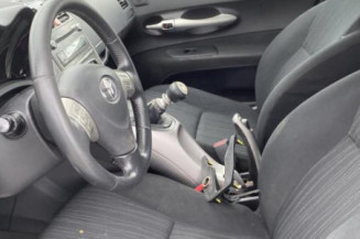 Attache ceinture arriere gauche TOYOTA AURIS 1