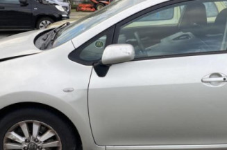 Pretensionneur de ceinture avant droit TOYOTA AURIS 1