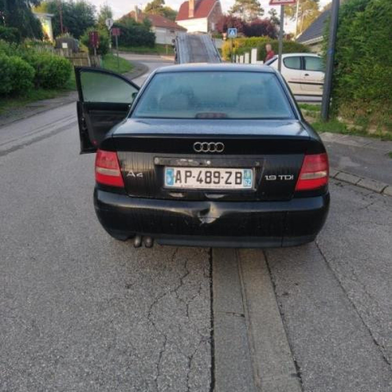 Vitre arriere droit AUDI A4 1 Photo n°10