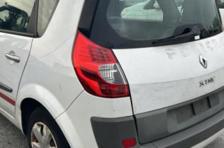 Pare boue avant droit RENAULT SCENIC 2