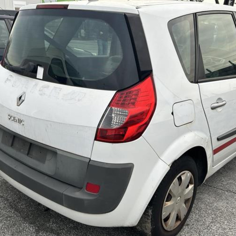 Pare boue avant droit RENAULT SCENIC 2 Photo n°11