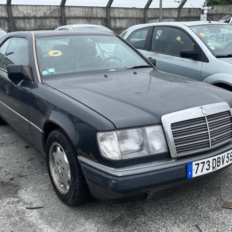 Custode arriere droit MERCEDES 300 C124 Photo n°9