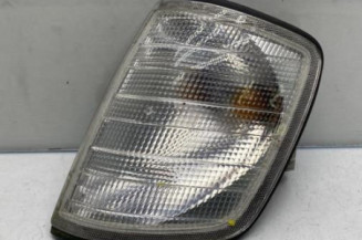 Optique avant secondaire gauche (feux)(clignotant) MERCEDES 300 C124