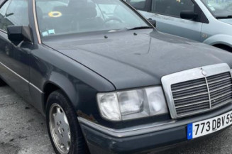 Optique avant secondaire gauche (feux)(clignotant) MERCEDES 300 C124