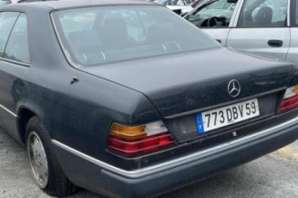 Optique avant secondaire gauche (feux)(clignotant) MERCEDES 300 C124