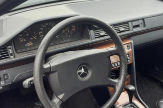 Optique avant secondaire gauche (feux)(clignotant) MERCEDES 300 C124