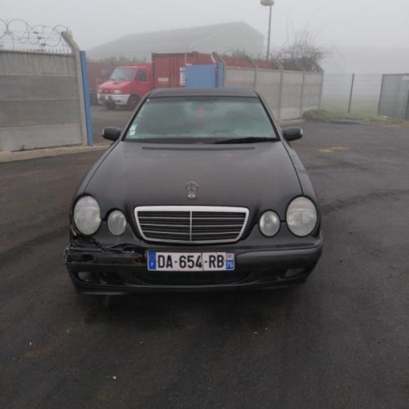 Calandre MERCEDES CLASSE E 210 Photo n°5