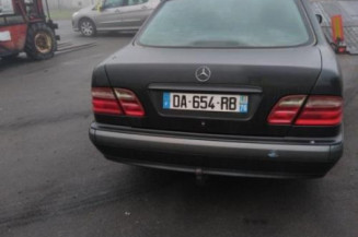 Calandre MERCEDES CLASSE E 210