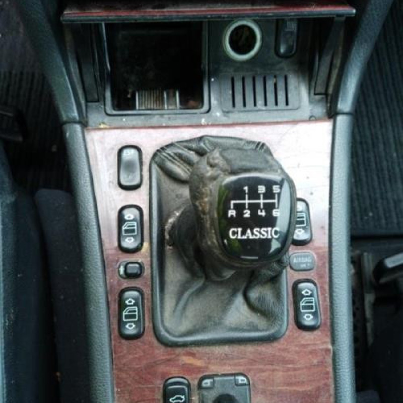 Calandre MERCEDES CLASSE E 210 Photo n°12