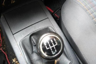 Poignee porte avant droit VOLKSWAGEN POLO 4