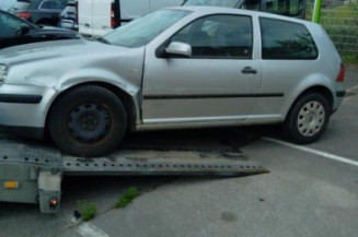 Vitre avant droit VOLKSWAGEN GOLF 4