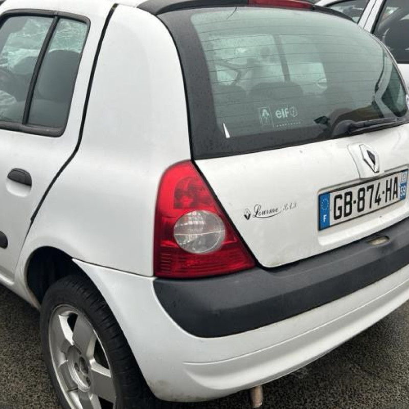 Pare boue arriere gauche RENAULT CLIO 2 Photo n°9