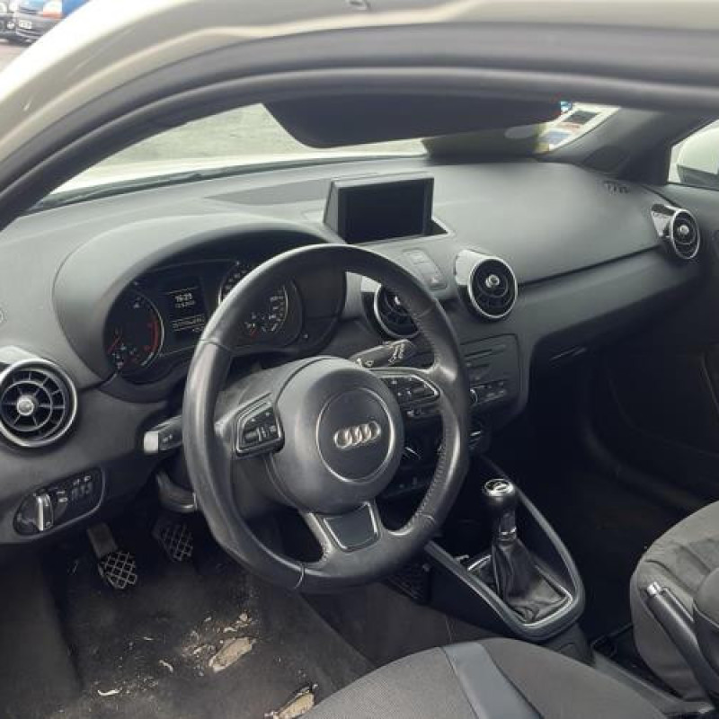 Custode arriere droit AUDI A1 1 Photo n°11