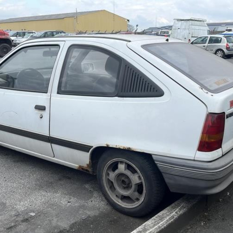 Aile avant droit OPEL KADETT E Photo n°8