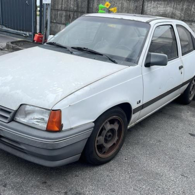 Pare choc arriere OPEL KADETT E Photo n°8