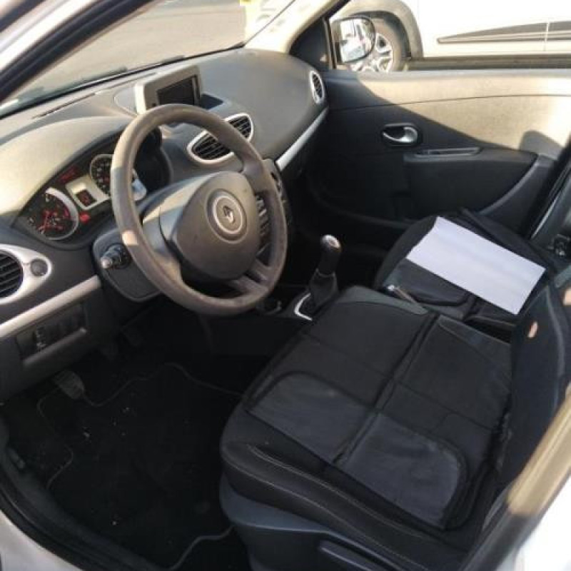 Poignee interieur arriere gauche RENAULT CLIO 3 Photo n°11