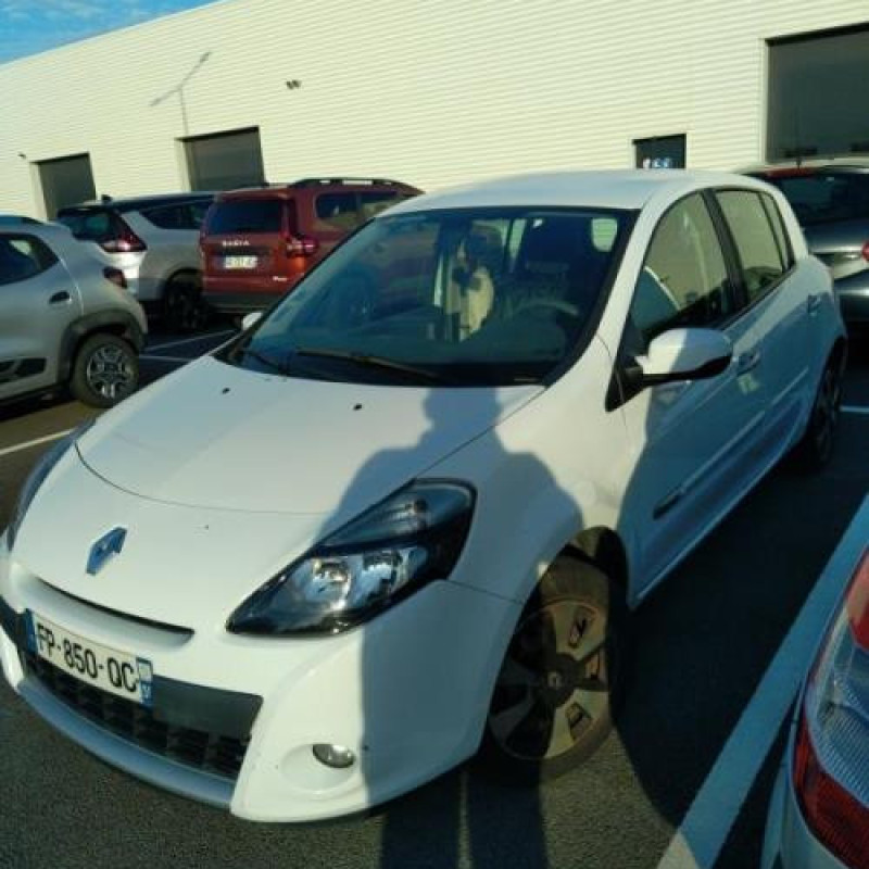 Boitier UCH RENAULT CLIO 3 Photo n°5