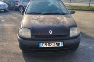 Pare boue avant gauche RENAULT CLIO 2