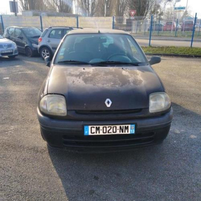 Pare boue avant gauche RENAULT CLIO 2 Photo n°5