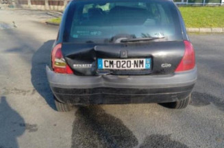 Pare boue avant gauche RENAULT CLIO 2