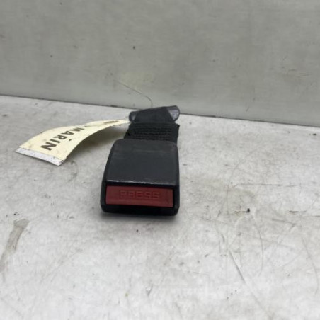 Attache ceinture arriere droit PEUGEOT 106