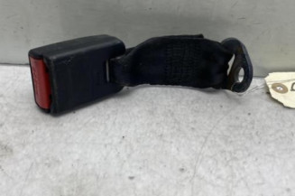 Attache ceinture arriere droit PEUGEOT 106