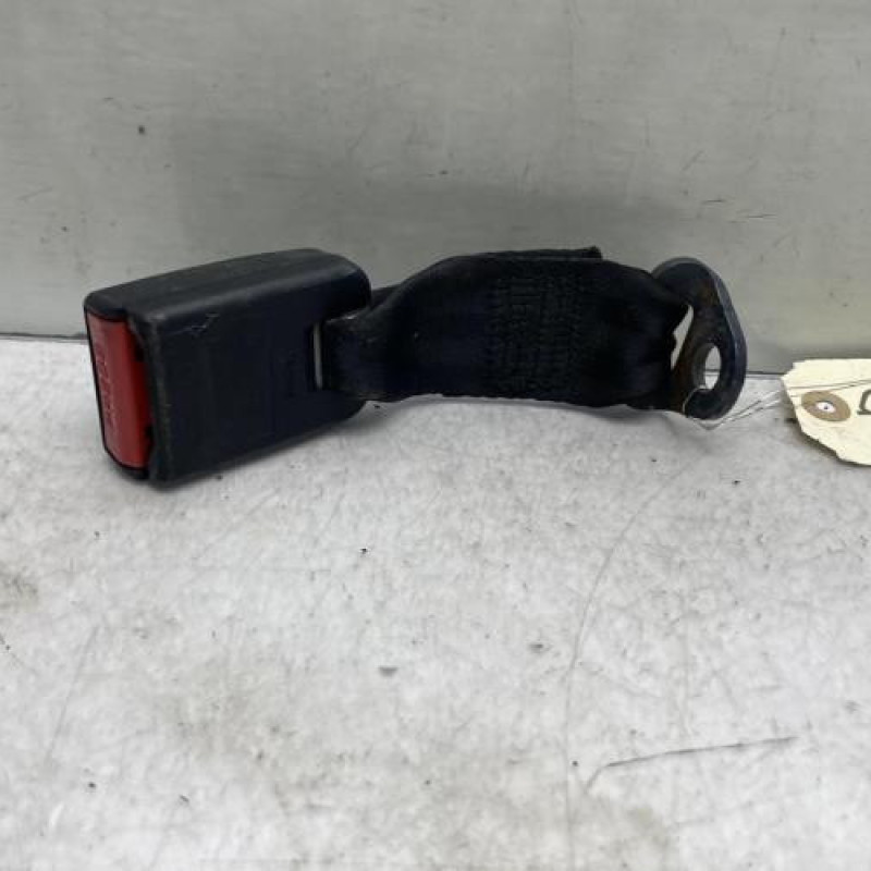 Attache ceinture arriere droit PEUGEOT 106 Photo n°4