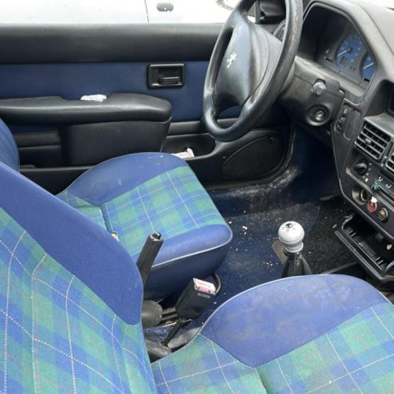 Poignee interieur avant droit PEUGEOT 106 Photo n°11