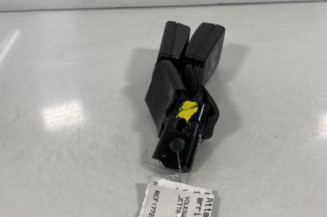 Attache ceinture arriere centrale VOLKSWAGEN JETTA 4