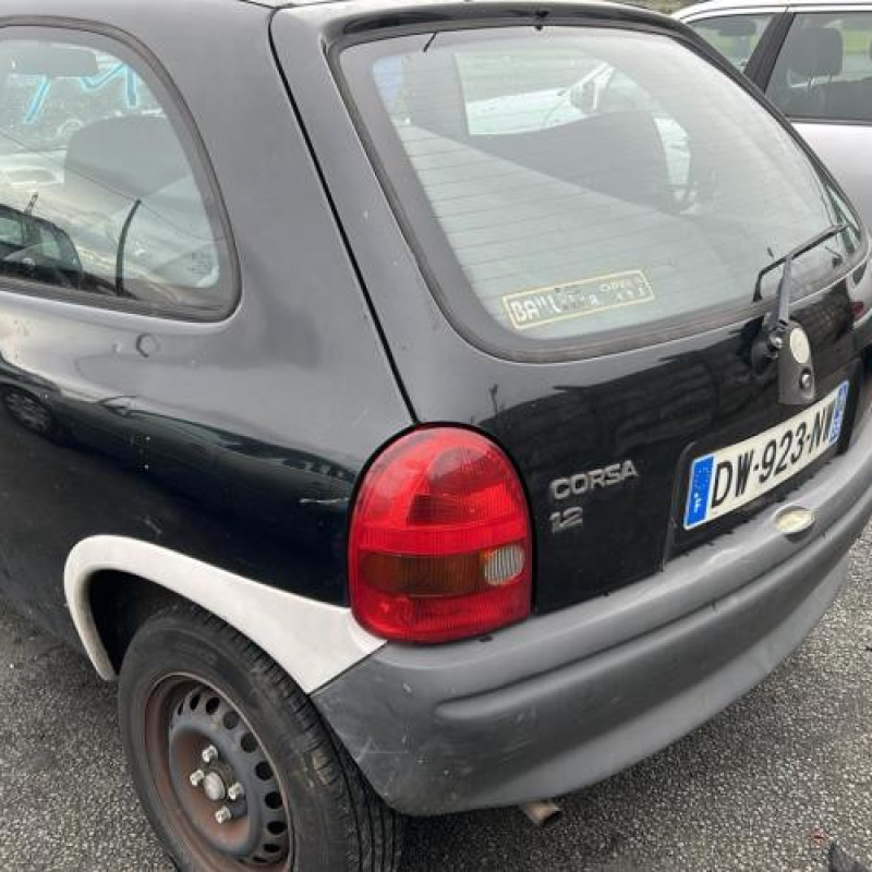 Feu arriere principal gauche (feux) OPEL CORSA B Photo n°7