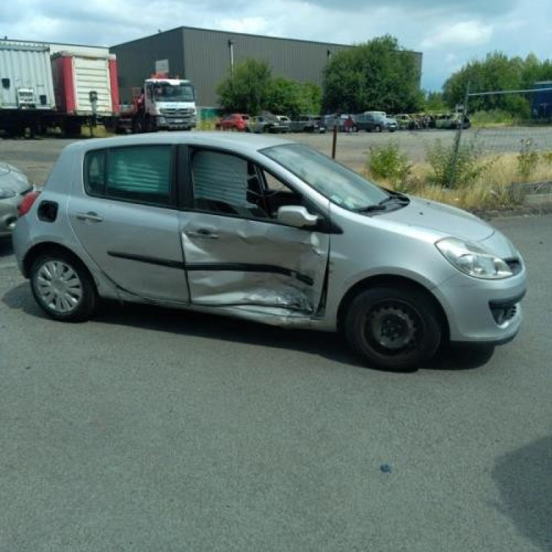 Renfort pare choc arriere (traverse) RENAULT CLIO 3 Photo n°9