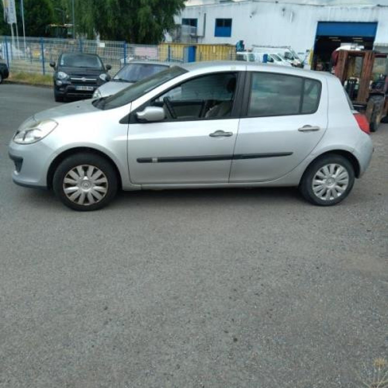 Renfort pare choc arriere (traverse) RENAULT CLIO 3 Photo n°11