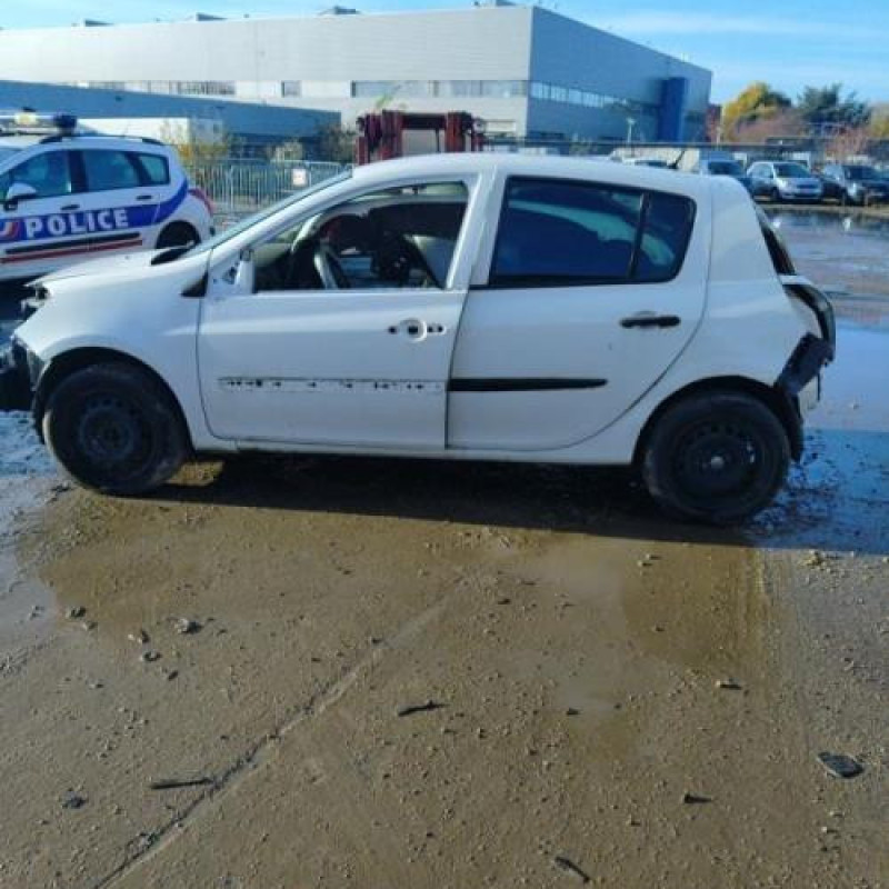 Boitier UCH RENAULT CLIO 3 Photo n°7