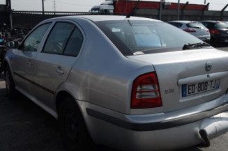 Poignee porte avant gauche SKODA OCTAVIA 1