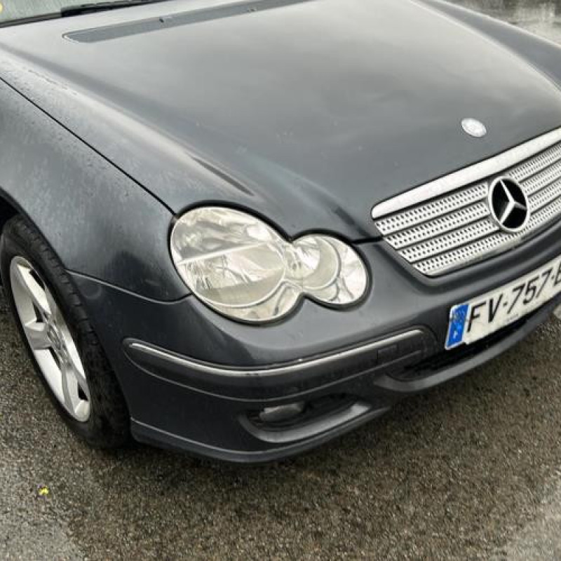 Pare choc arriere MERCEDES CLASSE C 203 COUPE SPORT Photo n°15