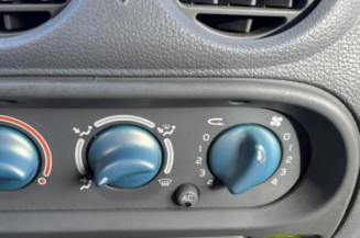 Poignee interieur avant droit RENAULT TWINGO 1