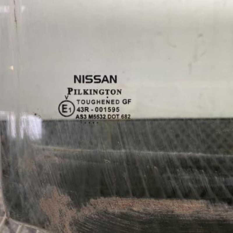 Vitre arriere droit NISSAN NOTE 1 Photo n°4