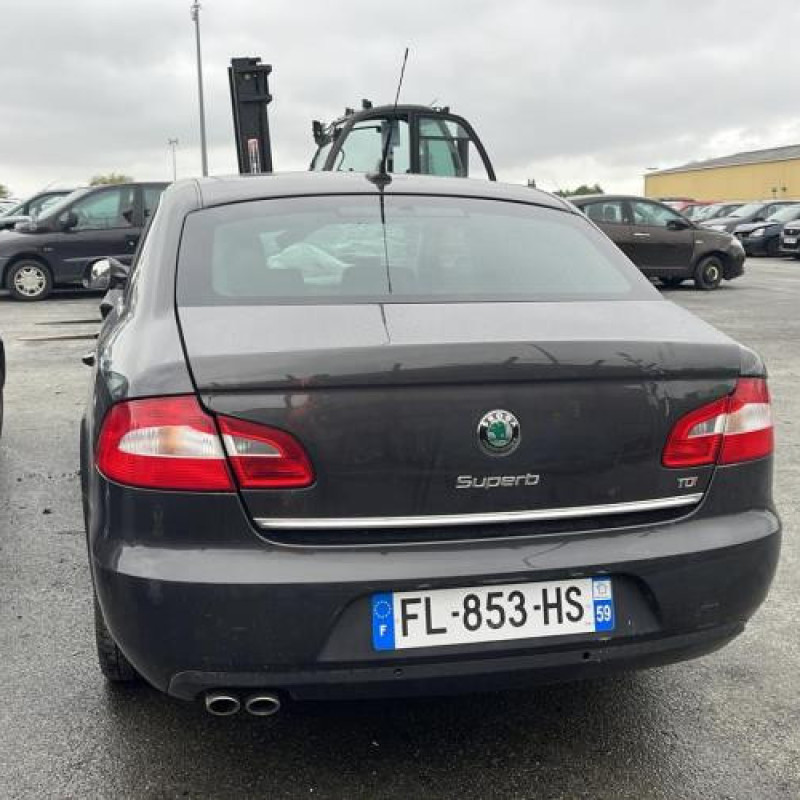 Feu arriere secondaire droit (feux) SKODA SUPERB 2 Photo n°9