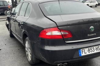 Vitre avant droit SKODA SUPERB 2